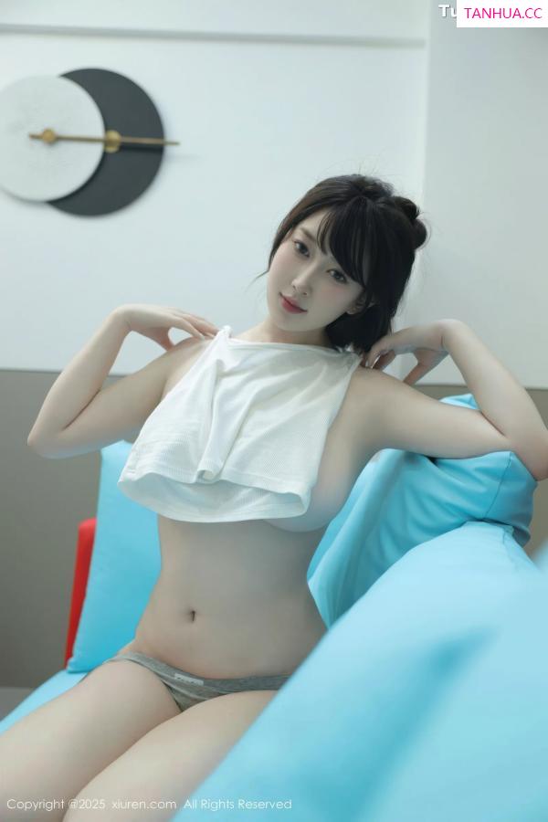   [XiuRen]高清写真图 2025.08.21 No.10676 李沁恩lrene 居家服第52张图片